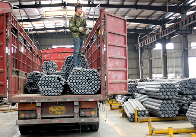 網(wǎng)架桿件裝車運(yùn)...